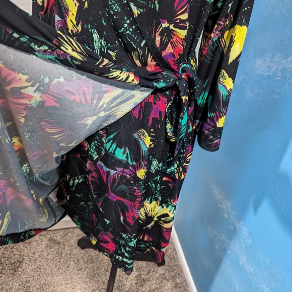 BCBG maxazria wrap dress - Picture 5 of 9